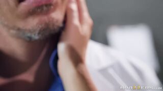 Riley Reid Is A Big Fan Of Anal Sex!