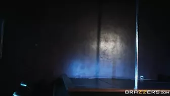 Kiki Minaj And Emma Butt Fucking A Guy At A Strip Club!