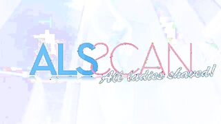 Gina Gerson In The Shower With A Vibrator!