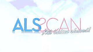 Come Watch Alice March Up Close Masturbating!