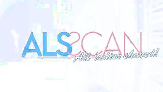 Iwia Lets Us Watch Her Take A Shower!