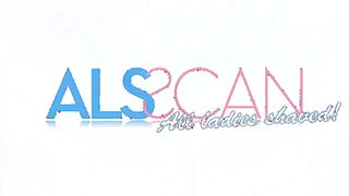 Anita Pearl In Fishnets Masturbating!