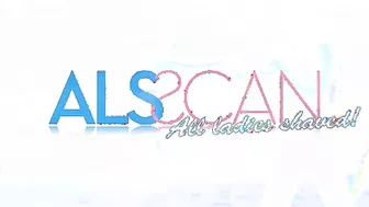 Gina Devine Public Nudity Video!