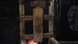 Katerina Kay Masturbating With In An Electric Chair!