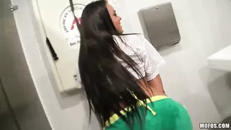 Rahyndee James Off The Beach In A Public Bathroom Sucking And Fucking!