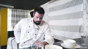 Wanna See Honey Gold Face Sit And Get Fucked?