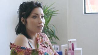 Rina Ellis Hooks Up With The Sexy Luna Corazon!