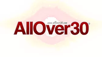 Lauren Phillips Sits Her Sexy Pussy Down On A Sybian!