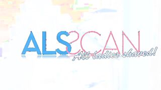 Sara Jaymes And Kacey Jordan Fucking Around With Each Other In An Outdoor Shower!