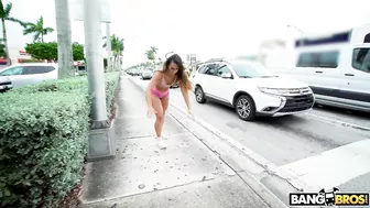 Kelsie Monroe Down In Miami Showing Off All That Ass In Public!