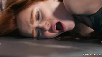 Evelyn Claire Gets Fingered By Lacy Lennon!