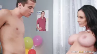 Kendra Lust Lets A College Dude Get Some Prime MILF Pussy!