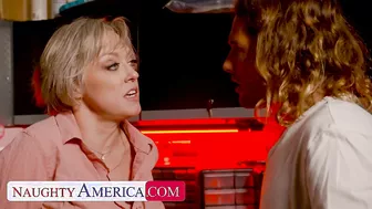 Dee Williams Doesn't Get Mad, She Get's Even!