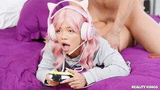 Paisley Paige Is Gaming And Fucking!