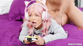 Paisley Paige Is Gaming And Fucking!