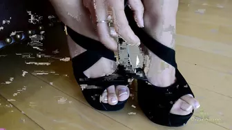 Athena Summers Gets Nude And Spread!