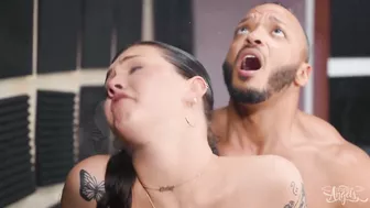 Dillon Diaz Is Fucking TS Daisy Taylor Bare Back!