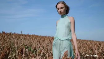 Hannah Ray Takes It Off In A Field!