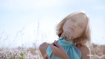 Hannah Ray Takes It Off In A Field!