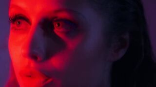 Amelie Lou Is Letting That Tight Booty Hang Out!