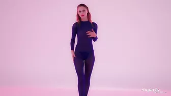 Amelie Lou Is Letting That Tight Booty Hang Out!