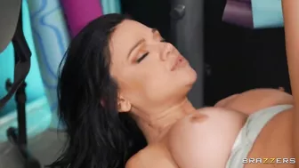 Mona Azar Really Wet Pussy Is Getting Fucked On A Weight Bench!