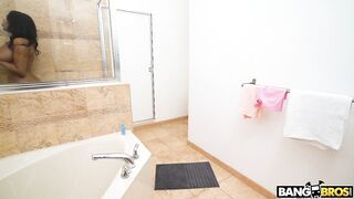 Jordyn Falls Soaping Up Her Sexy Ass Curves!