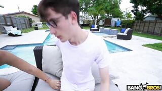 Rharri Rhound Catches A Peeping Tom And Sits On His Face!