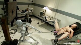 Annie Cruz Squirts All Over The Fucking Machine!