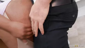 Breyana Moore In "Bank Banging Fools Sloppy Robber" Video!