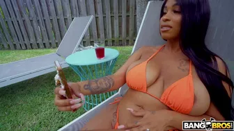 Paris The Muse Taking Selfies While In Her String Bikini!