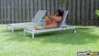 Paris The Muse Taking Selfies While In Her String Bikini!