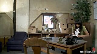 Yasmin Lee Fucks A Dude and Cums All Over Herself!