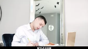 Melanie Hicks Gets A Facial From Her Student!