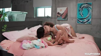 Armani Black, Willow Ryder In "Gamer Girl Caught Doing Anal Show By Her Stepmom!