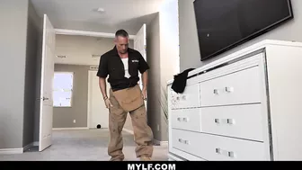 Joslyn James Takes His Cock Balls Deep In Her Mouth And Pussy!