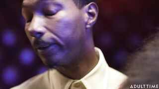 Ana Foxxx And Cali Caliente In A Threesome!