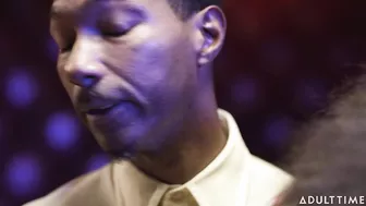 Ana Foxxx And Cali Caliente In A Threesome!