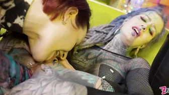 Anuskatzz And Miss Flora Extreme Anal Dildo Sex!