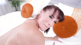 Perv Mom With Sofie Marie Taking It In The Ass!!