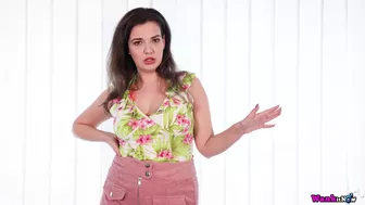 Dolly Wants To Show Us Her Body!