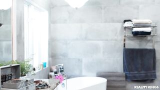 Evelin Stone And The Official Egypt "Battle For The Bathroom"!