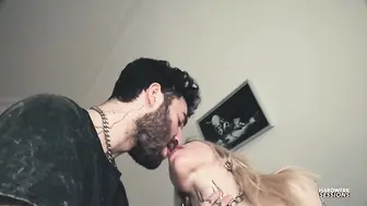 Kitti Toussik On A Couch For A Threesome!