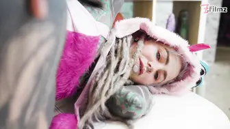 Anuskatzz And Stacy Bloom Anal Alien Dildo Play!