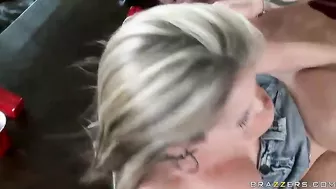 Courtney Cummz Fucking While In Just Her Heels!