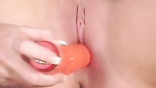 Melissa Lauren Slowly Rubs It!