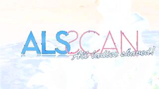 Bibi Noel And Sara Jaymes Dildo Ass Sex On The Beach!