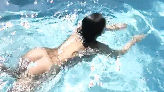 Julia Bond Takes A Dip!