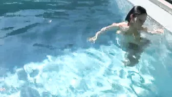 Julia Bond Takes A Dip!