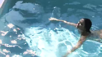 Julia Bond Takes A Dip!